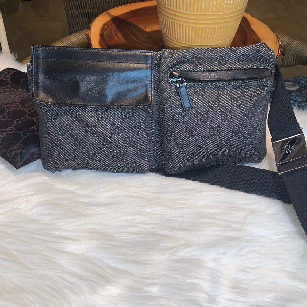 Gucci Canvas sling/ Bumbag
